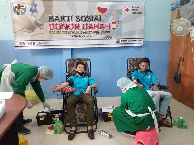 KNPI Kapuas Sumbangkan Darah