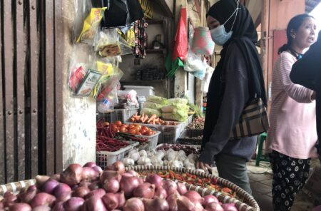 SEMBAKO - Suasana di los sembako Pasar PPM Sampit