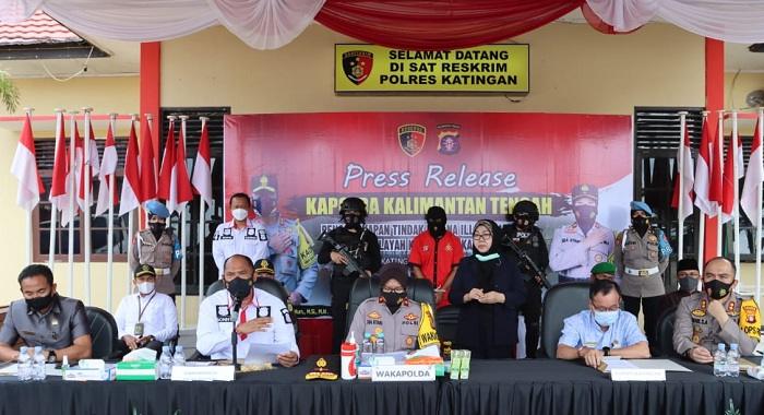 Ilegal Logging, Polda Kalteng Amankan 3 Truk dan 2 Alat Berat