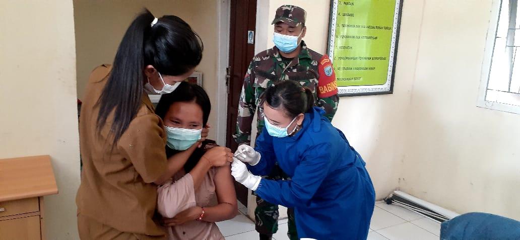 Warga Ini Terima Vaksin Covid-19 Tahap Dua