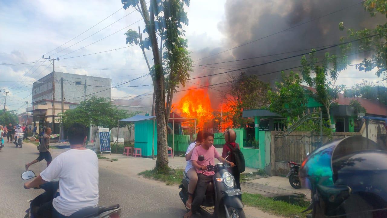 Sebuah Rumah Di Sampit Terbakar Saat Siang Bolong