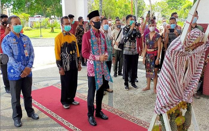 Buntut Dari Salurkan Bantuan, Pemkab Hulu Sungai Tengah Sambangi Bupati Mura