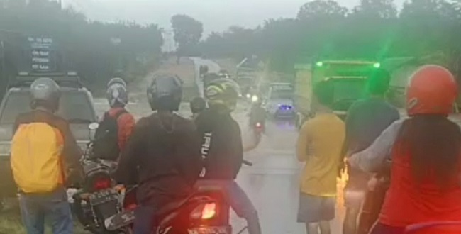 Diguyur Hujan Deras, Jalan Ahmad Yani Pangkalan Lada Tergenang Banjir