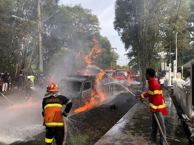 Mobil Pick Up Bermuatan BBM Tiba-tiba Terbakar, Sopir Melarikan Diri