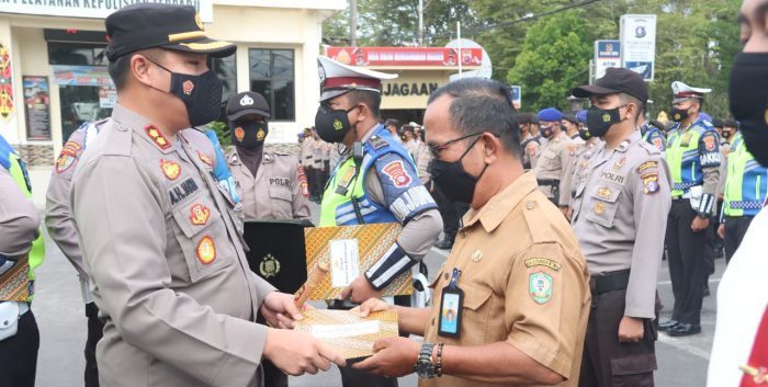 Gegara Hal Berikut, Warga dan Personel Raih Penghargaan dari Kapolres Kotim