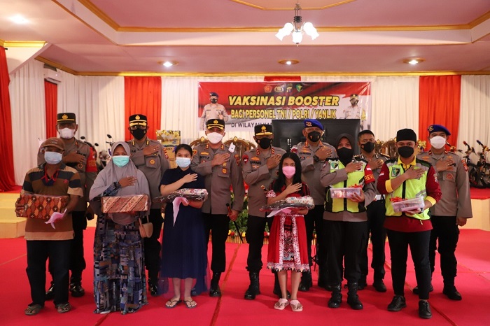 Usai Divaksin, Anak-anak Kobar Dapat Bingkisan dari Kapolda Kalteng