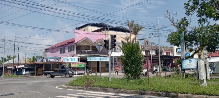 Pengendara Dibuat Bingung Gegara Lampu Lalu Lintas di Jalan Garuda-Rajawali Bermasalah