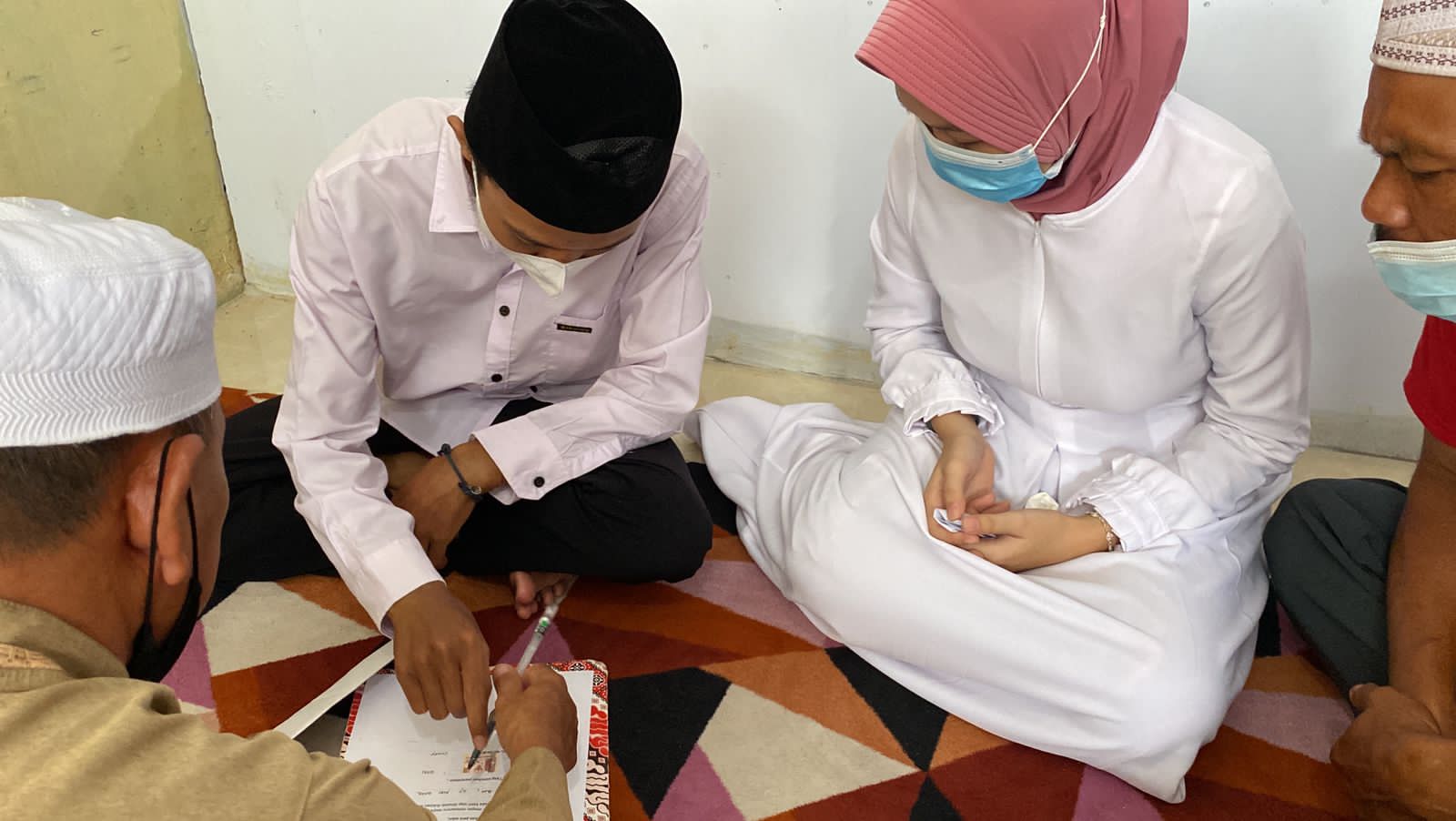 Dua Sejoli Pembuang Bayi Akhirnya Menikah di Kantor Polisi