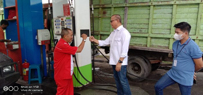 Pastikan Ketersediaan BBM, Mukhtarudin Sidak SPBU di Kobar