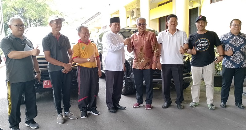 Masa Tugas Berakhir, Ahmadi Riansyah Kembalikan Mobil Dinas Ke BKAD
