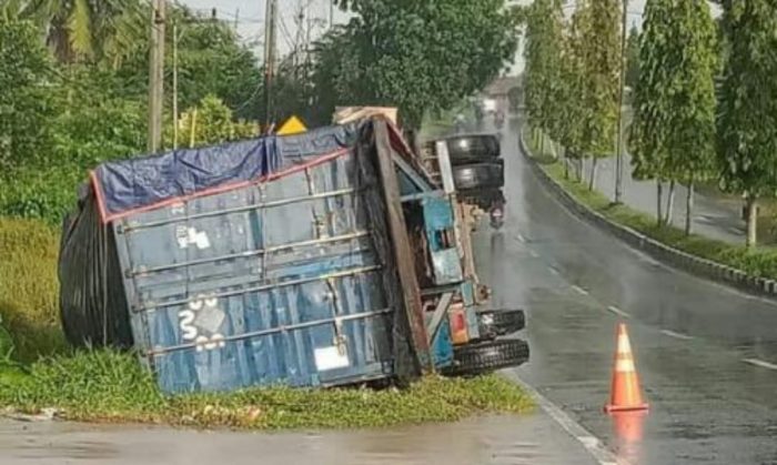 Jadi Jalur Rawan, Kecelakaan Truk Kembali Terjadi di Tikungan Pelingkau