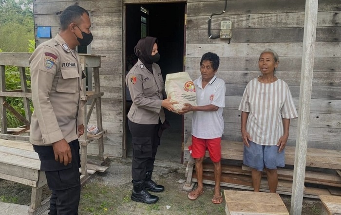 Jelang Hari Polwan ke -74, Srikandi Polresta Palangka Raya Bagikan Bansos