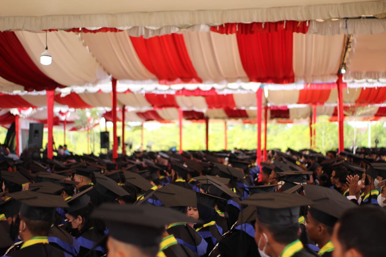 Fisip UPR Telurkan 131 Wisudawan, 7 Raih Predikat Lulusan Terbaik