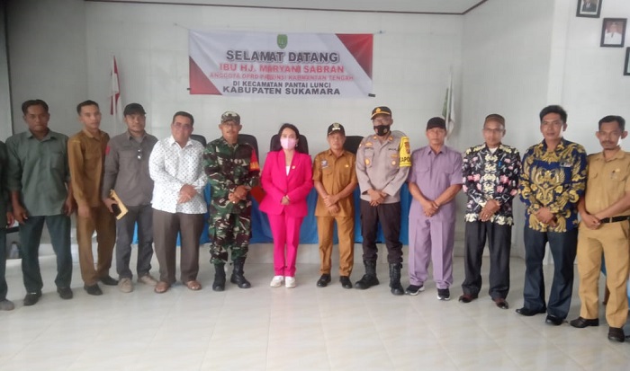 Gelar Reses ke Pantai Lunci, Mariani Sabran Serap Aspirasi dari Masyarakat