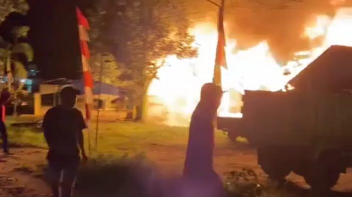 Gegara Korsleting Listrik, Dua Rumah Warga di Pandu Sanjaya Hangus Terbakar