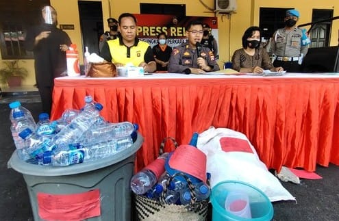 Simpan 103 Botol Arak, Seorang Ibu di Pangkalan Bun Diamankan Polisi