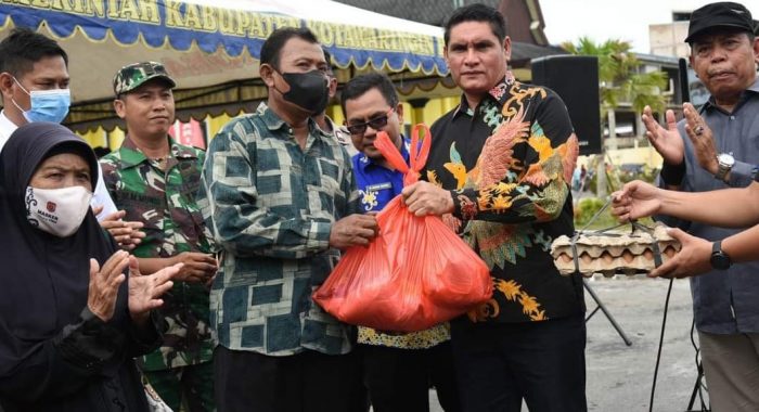 Tanggulangi Inflasi, Pemkab Kobar Gelar Pasar Murah dan Bagi-bagi Bibit Cabai Gratis