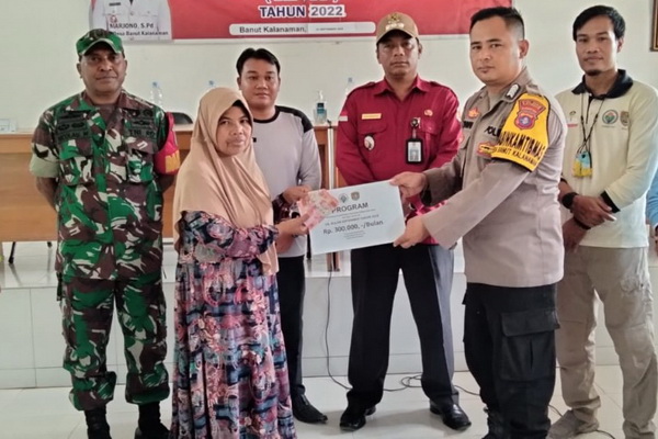 Awasi Penyaluran BLT-DD, Polsek Katingan Hilir Turunkan Bhabinkamtibmas