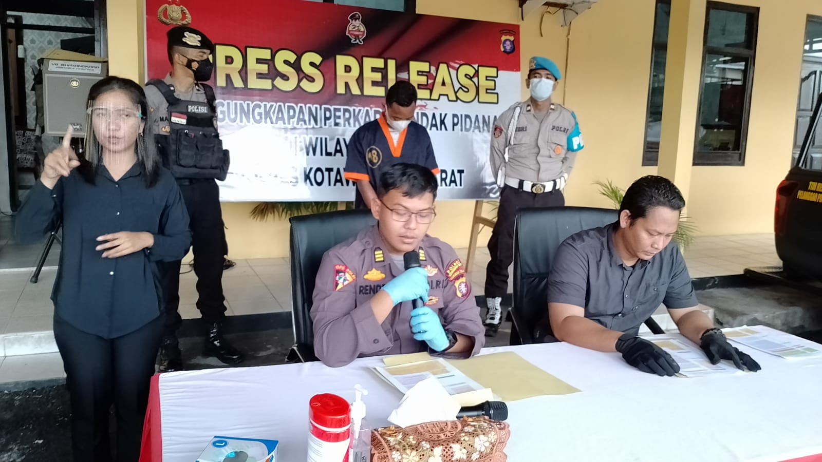 Aduh! Di tengah Musibah Banjir, Pria ini Malah Curi Motor Warga