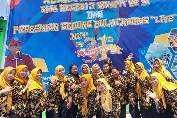 Tingkat Prestasi Siswa di Bidang Olahraga, SMA Negeri 3 Sampit Resmikan Gedung Bulu Tangkis