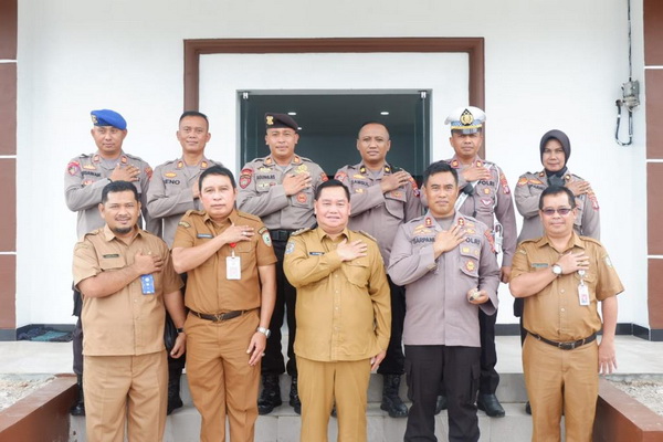 Pemkab Kotim serahkan Bangunan Baru Polsek Baamang ke Kapolres