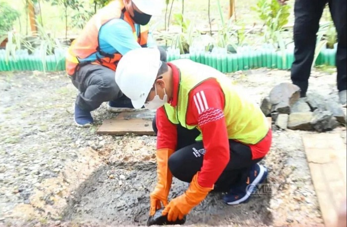 Bupati Letakkan Batu Pertama Pembangunan Tiang Pancang Lopo Betang PMY