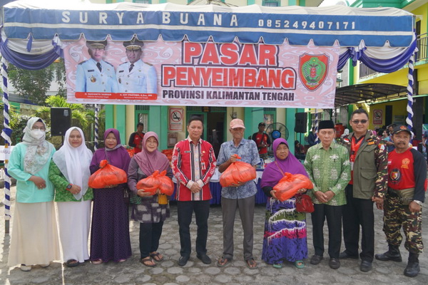 PW Fatayat NU Bersama Disdagperin Kalteng Gelar Pasar Penyeimbang dan Sunatan Gratis