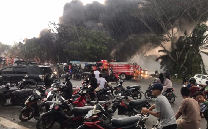 Hujan Lebat Bantu Padamkan Kebakaran Bengkel Ban di Dekat Bandara Sampit