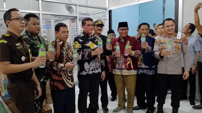 Perkuat BUMD, Pj Bupati Anang Dirjo Resmikan Produk ‘Banyu KINUM’ dari PDAM Tirta Arut