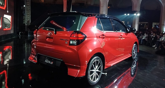 toyota agya gr sport 2023 tampak belakang