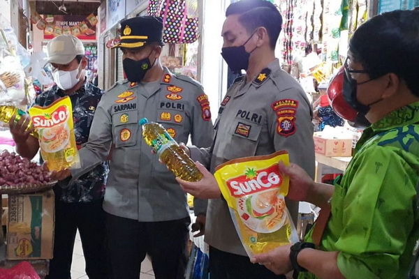 Polisi Ancam Sanksi Pedagang yang Timbun Bahan Pokok Jelang Ramadan
