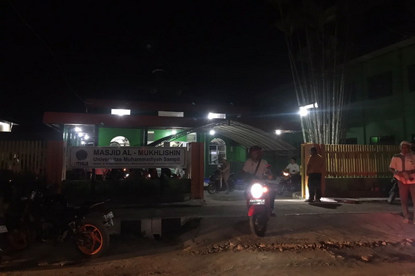Warga Sampit Mulai Melaksanakan Salat Tarawih