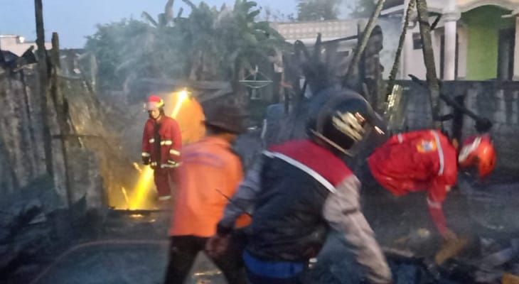Gas Elpiji Bocor, Rumah di Jalan Sirajul Huda Kumai Ludes Terbakar