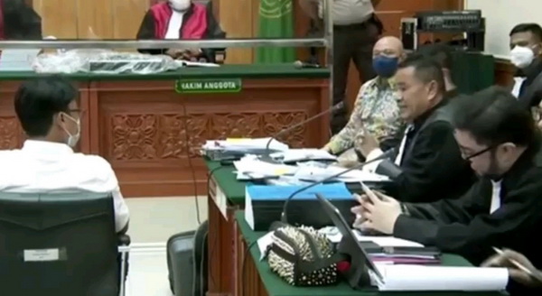 Sabu 3,3 Kg: Peran Teddy Minahasa atau Dody Prawiranegara?