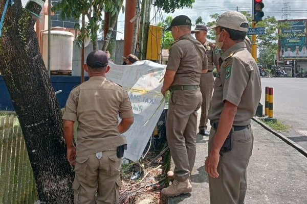 Belum Masa Kampanye, Baliho dan Spanduk Caleg Warnai Kota Kapuas