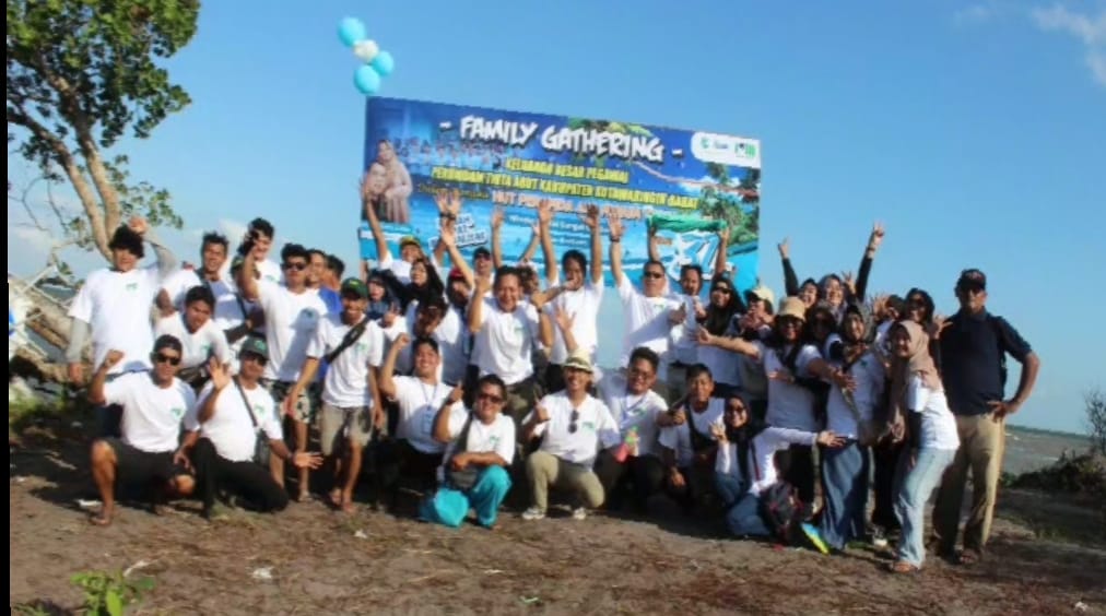 PDAM Tirta Arut Pangkalan Bun Gelar Family Gathering di Pantai Sungai Umbang
