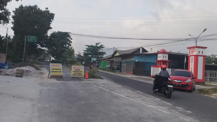 Warga Keluhkan Penutupan Proyek Jalan Ahmad Wongso Dekat Bundaran Pramuka