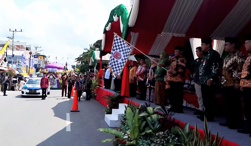 Wagub dan Pj Bupati Kobar Lepas Rombongan Pawai Taaruf MTQH ke-31