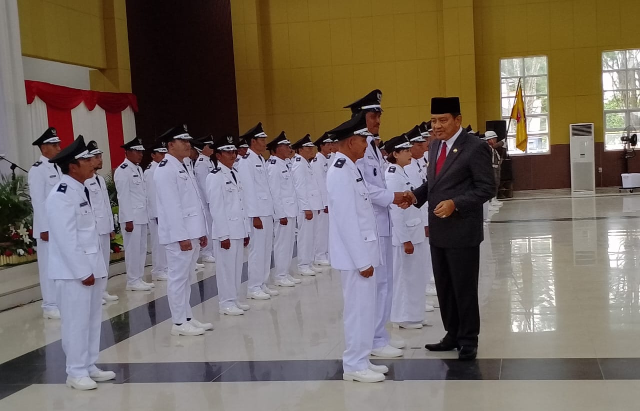 Lantik 41 Kades, Pj Bupati Kobar Minta Kades Baru Kawal Akselerasi Pembangunan Desa