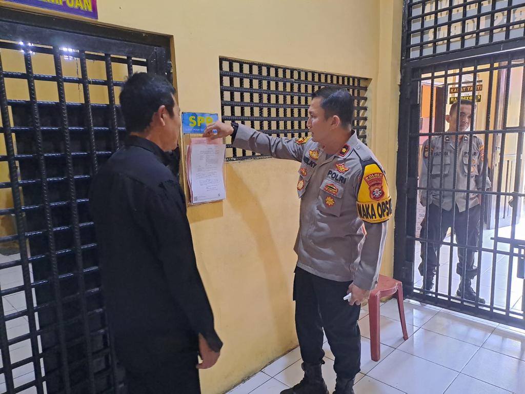 Antisipasi Tahanan Kabur, Wakapolres Kobar Rutin Laksanakan Pengecekan Rutan