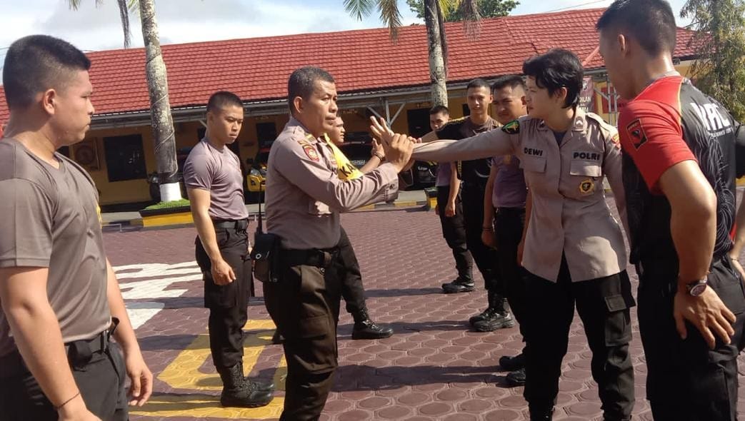 Polres Kobar Gelar Latihan Bela Diri, Sarankan Anggota Lumpuhkan Musuh dengan Tangan Kosong