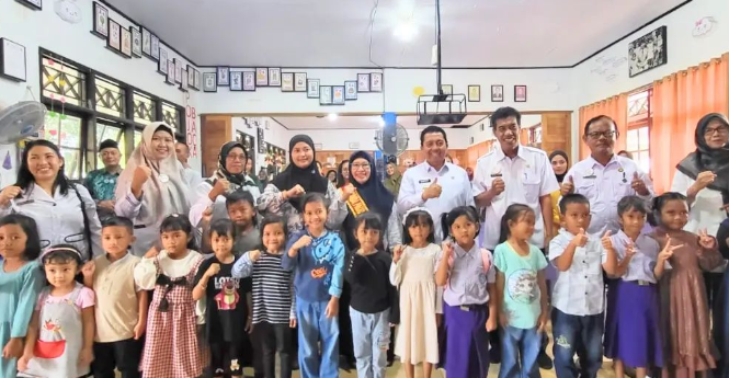 Pantau Penerimaan Siswa Baru, Pj Bupati Kunjungi SDN Mendawai