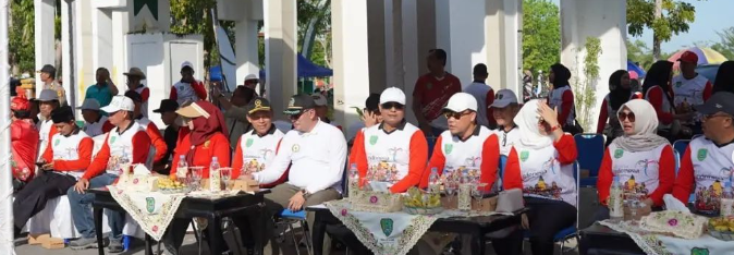 Peringati HUT ke-22 Sukamara dan HUT ke-79 RI, Pj Bupati Hadiri Pawai Pembangunan