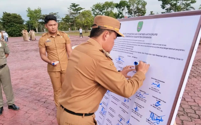 Pj Bupati Pimpin Penandatanganan Pakta Integritas Anti Korupsi di Lingkup Pemkab Sukamara