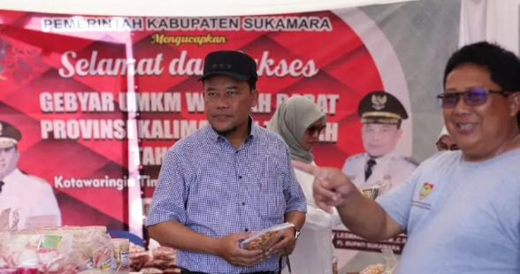 Pj Bupati Rendy Kunjungi Stand Sukamara di Gebyar UMKM Kalteng