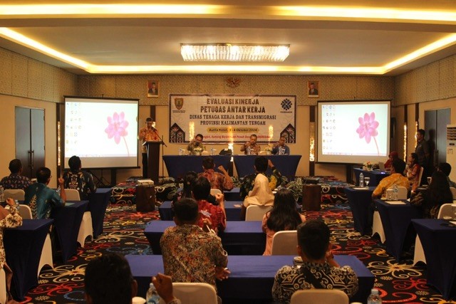 Pelaksana Tugas Staf Ahli Gubernur Resmikan Rapat Evaluasi Kinerja Pejabat Antar Jabatan 2024