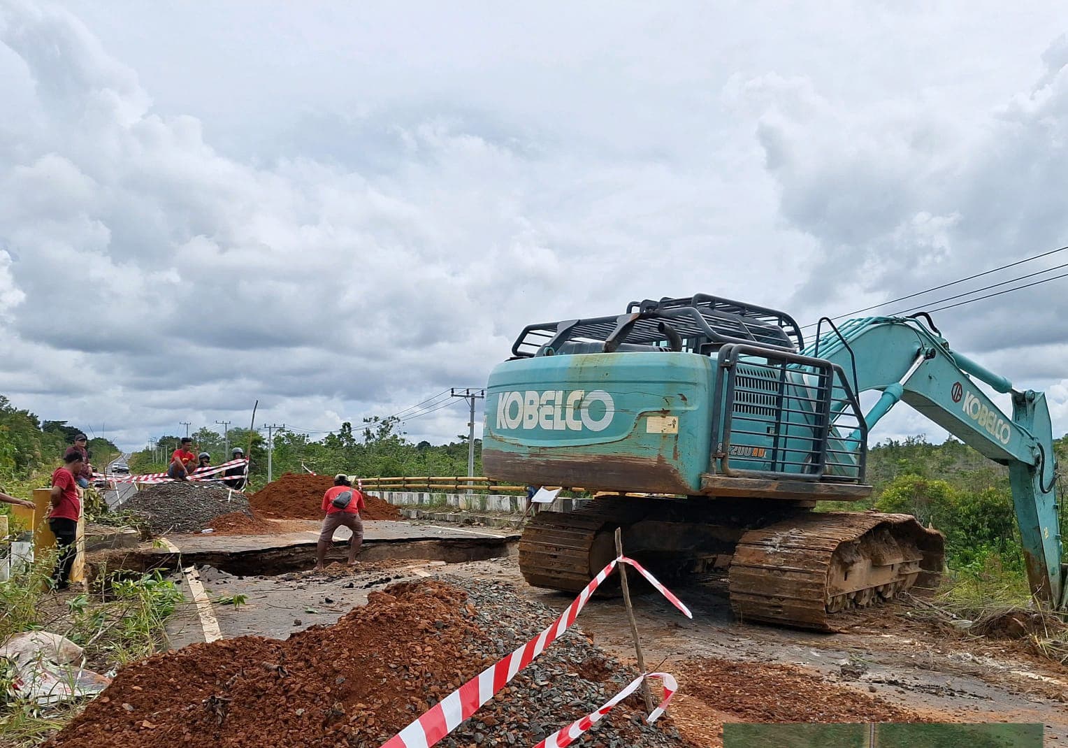 Jembatan Sei Bahangei Rusak Parah, Warga Diminta Waspada