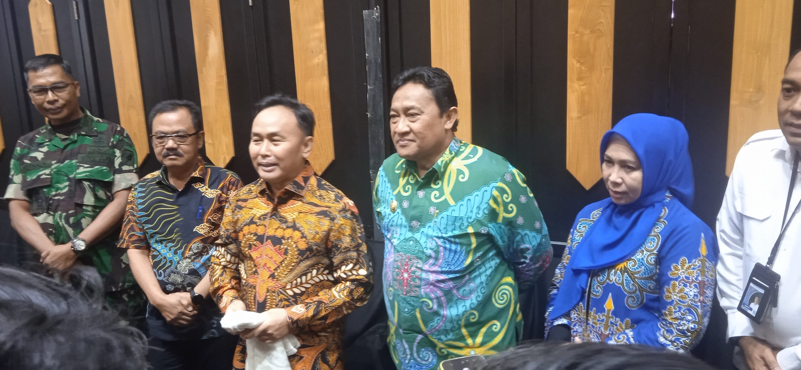 Gubernur Kalteng Berikan Santunan untuk Keluarga Korban Longsor di Gunung Mas