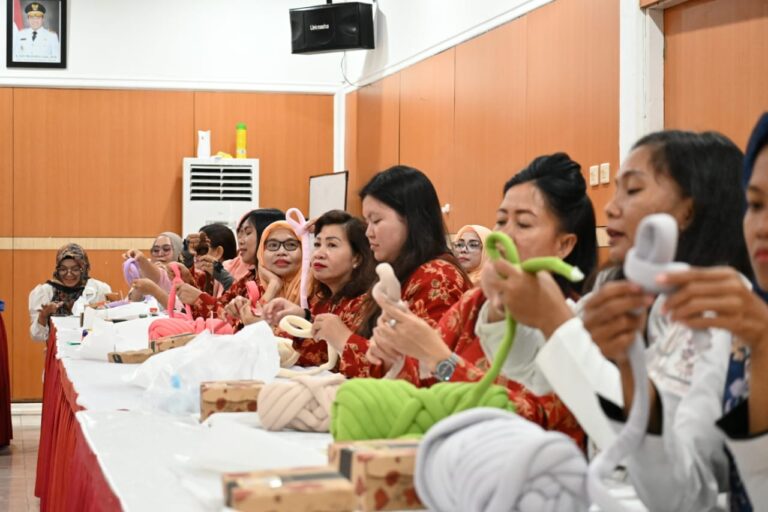 Asah Kreativitas dengan Benang Jumbo, DWP Disdik Kalteng Gelar Workshop Chunky Bag