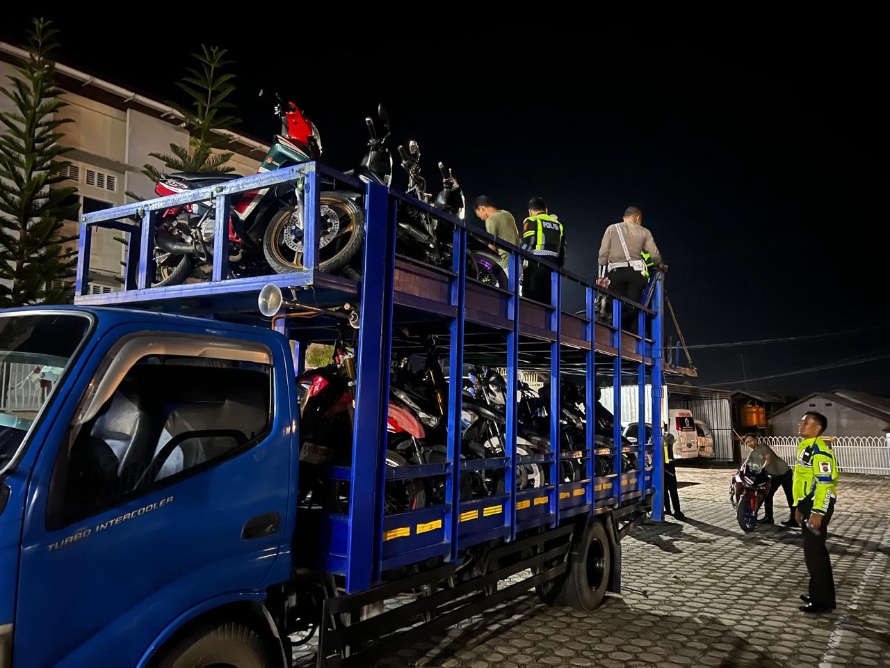 Gelar Razia Malam, Polres Kobar Sita 54 Motor dan Puluhan Surat Kendaraan